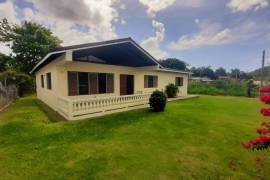 3 Bedrooms 2 Bathrooms, House for Sale in Petersfield