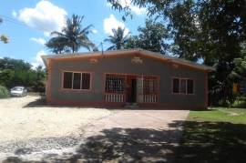 6 Bedrooms 3 Bathrooms, House for Sale in Linstead