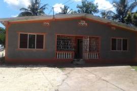 6 Bedrooms 3 Bathrooms, House for Sale in Linstead