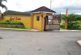 3 Bedrooms 2 Bathrooms, House for Sale in Bog Walk