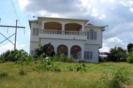 4 Bedrooms 3 Bathrooms, House for Private in Spanish Town