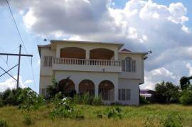 4 Bedrooms 3 Bathrooms, House for Private in Spanish Town