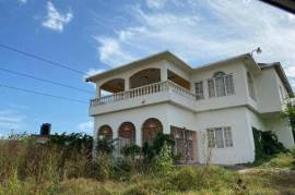 4 Bedrooms 3 Bathrooms, House for Private in Spanish Town