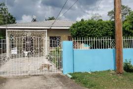 5 Bedrooms 3 Bathrooms, House for Sale in May Pen