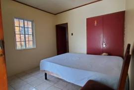 5 Bedrooms 3 Bathrooms, House for Sale in May Pen