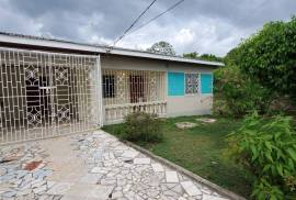 5 Bedrooms 3 Bathrooms, House for Sale in May Pen