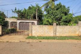 3 Bedrooms 2 Bathrooms, House for Sale in Spanish Town