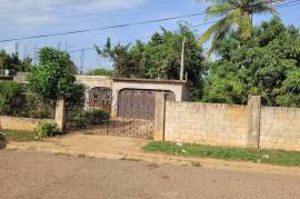 3 Bedrooms 2 Bathrooms, House for Sale in Spanish Town