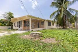 4 Bedrooms 3 Bathrooms, House for Sale in Spanish Town