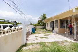 4 Bedrooms 3 Bathrooms, House for Sale in Spanish Town