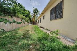 4 Bedrooms 3 Bathrooms, House for Sale in Spanish Town