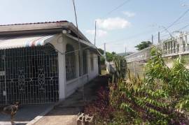 3 Bedrooms 2 Bathrooms, House for Sale in May Pen