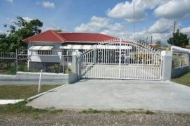 3 Bedrooms 2 Bathrooms, House for Sale in May Pen