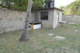 3 Bedrooms 2 Bathrooms, House for Sale in Spanish Town