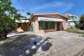 4 Bedrooms 3 Bathrooms, House for Sale in Spanish Town