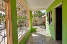 4 Bedrooms 3 Bathrooms, House for Sale in Spanish Town