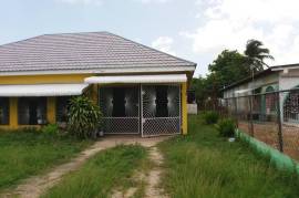 4 Bedrooms 2 Bathrooms, House for Sale in Old Harbour