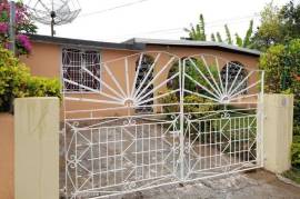 3 Bedrooms 3 Bathrooms, House for Sale in Kingston 19