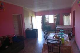 6 Bedrooms 3 Bathrooms, House for Sale in Duncans