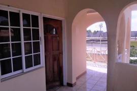 5 Bedrooms 4 Bathrooms, House for Sale in May Pen