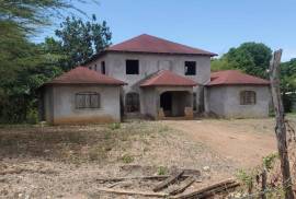 5 Bedrooms 3 Bathrooms, House for Sale in May Pen