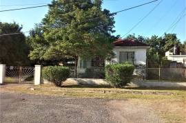 2 Bedrooms 2 Bathrooms, House for Sale in Red Hills