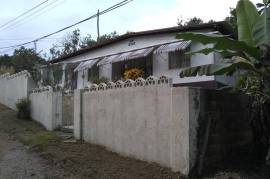 5 Bedrooms 3 Bathrooms, House for Sale in Linstead