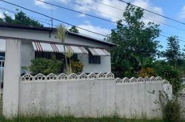 5 Bedrooms 3 Bathrooms, House for Sale in Linstead