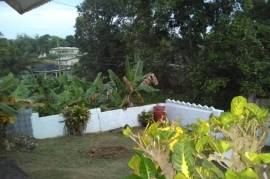 5 Bedrooms 3 Bathrooms, House for Sale in Linstead