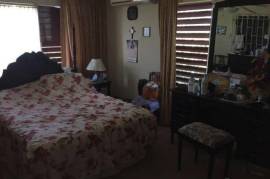 3 Bedrooms 2 Bathrooms, House for Sale in Spanish Town