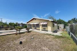 5 Bedrooms 3 Bathrooms, House for Sale in May Pen