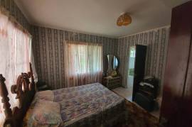 5 Bedrooms 3 Bathrooms, House for Sale in May Pen