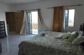 3 Bedrooms 2 Bathrooms, House for Sale in Runaway Bay