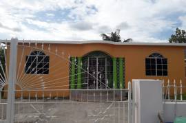 3 Bedrooms 2 Bathrooms, House for Sale in Spanish Town