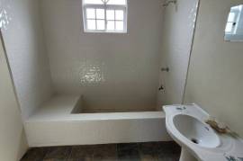 2 Bedrooms 1 Bathrooms, House for Sale in Hayes