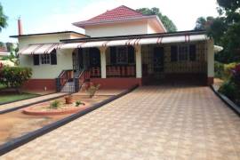 3 Bedrooms 2 Bathrooms, House for Sale in Duncans