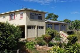 5 Bedrooms 2 Bathrooms, House for Sale in Mandeville