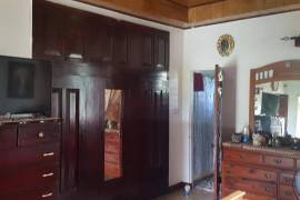 3 Bedrooms 2 Bathrooms, House for Sale in Little London