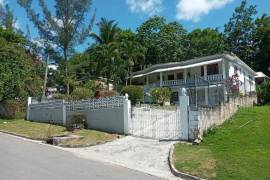 6 Bedrooms 4 Bathrooms, House for Sale in Montego Bay