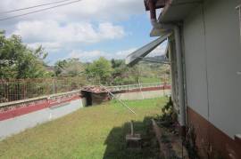 3 Bedrooms 2 Bathrooms, House for Private in Mandeville