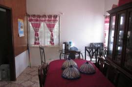 3 Bedrooms 2 Bathrooms, House for Private in Mandeville