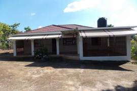 3 Bedrooms 2 Bathrooms, House for Sale in Mandeville