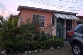 3 Bedrooms 2 Bathrooms, House for Sale in Kingston 20