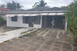 5 Bedrooms 4 Bathrooms, House for Sale in May Pen