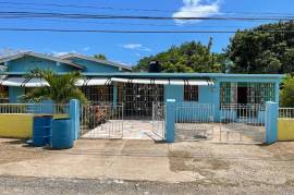 5 Bedrooms 4 Bathrooms, House for Sale in Spanish Town