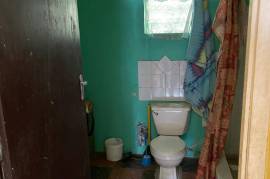 5 Bedrooms 4 Bathrooms, House for Sale in Spanish Town