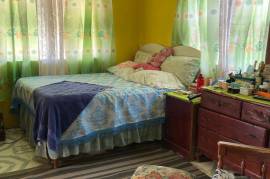 5 Bedrooms 4 Bathrooms, House for Sale in Spanish Town