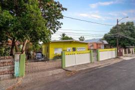 4 Bedrooms 3 Bathrooms, House for Sale in Kingston 4