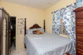 4 Bedrooms 3 Bathrooms, House for Sale in Kingston 4