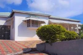 4 Bedrooms 3 Bathrooms, House for Sale in May Pen